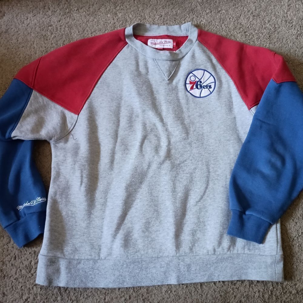 Mitchell & Ness Philadelphia 76ers Crew Neck Sweatshirt Men's Size Small PRE-OWN
